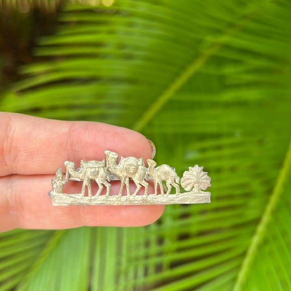 Vintage Silver Camel Caravan Brooch - Picture 3 of 16